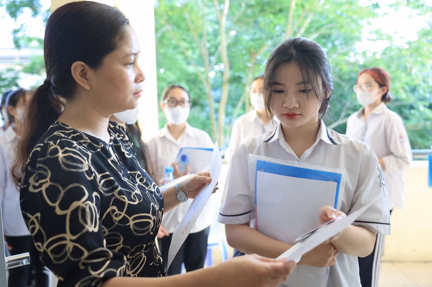Thí sinh thi tổ hợp KHXH tươi cười, KHTN khó đạt điểm cao ảnh 25