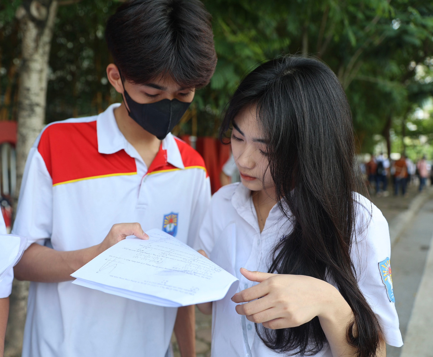 Kết thúc thi môn Toán tốt nghiệp THPT: Thí sinh thở phào nhẹ nhõm ảnh 56