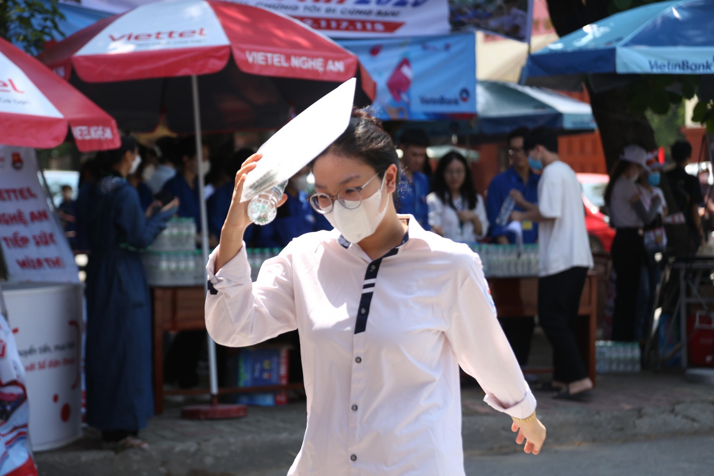 Kết thúc thi môn Toán tốt nghiệp THPT: Thí sinh thở phào nhẹ nhõm ảnh 5