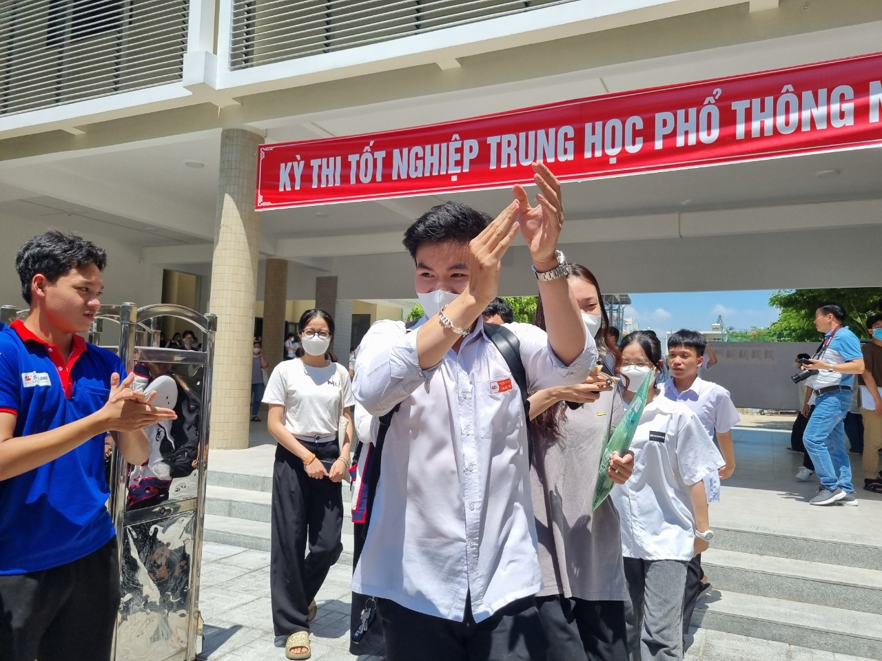 Thí sinh thi tổ hợp KHXH tươi cười, KHTN khó đạt điểm cao ảnh 38 Thí sinh thi tổ hợp KHXH tươi cười, KHTN khó đạt điểm cao ảnh 38