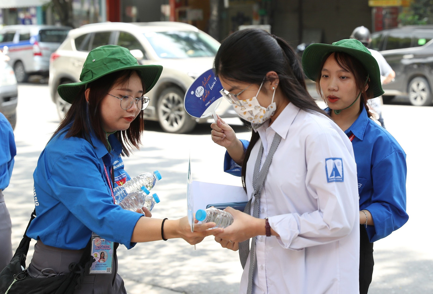 Kết thúc thi môn Toán tốt nghiệp THPT: Thí sinh thở phào nhẹ nhõm ảnh 28