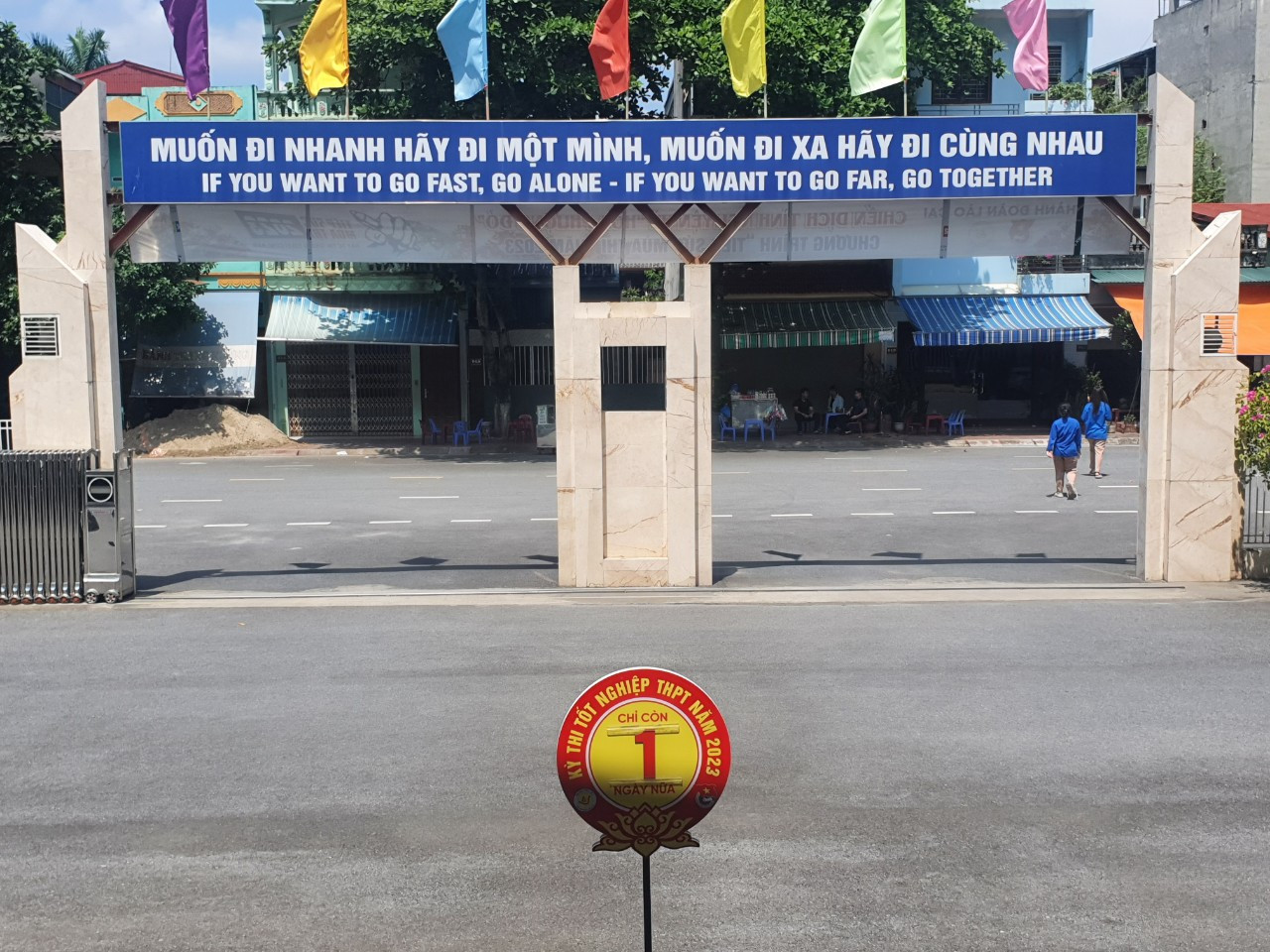 Thí sinh ở Lào Cai đến địa điểm làm thủ tục thi. (Nguyễn Hân) Thí sinh ở Lào Cai đến địa điểm làm thủ tục thi. (Nguyễn Hân)