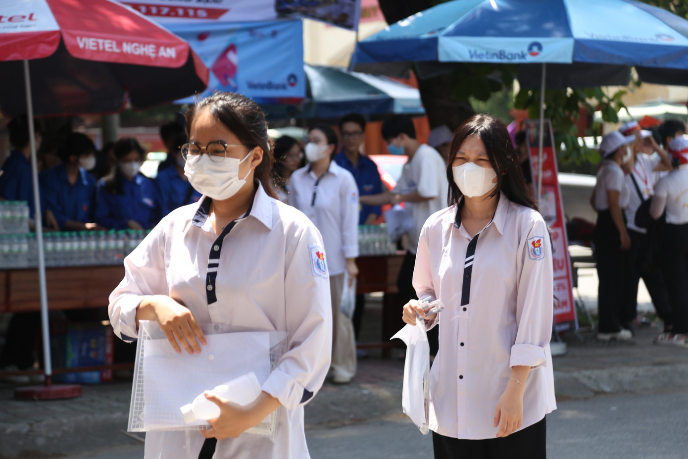 Kết thúc thi môn Toán tốt nghiệp THPT: Thí sinh thở phào nhẹ nhõm ảnh 6