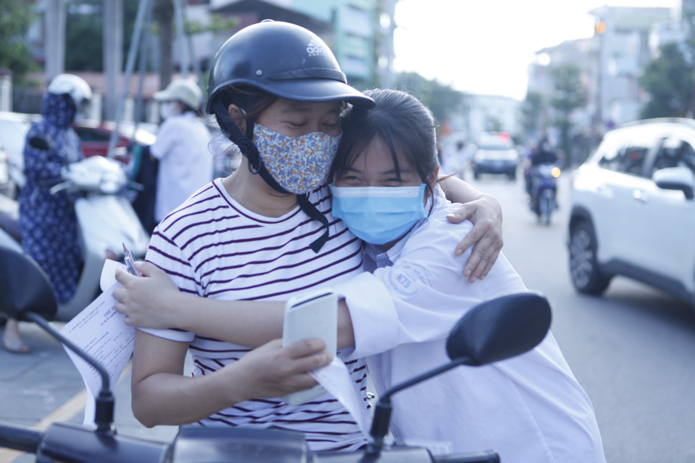 Thí sinh thi tổ hợp KHXH tươi cười, KHTN khó đạt điểm cao ảnh 7 Thí sinh thi tổ hợp KHXH tươi cười, KHTN khó đạt điểm cao ảnh 7