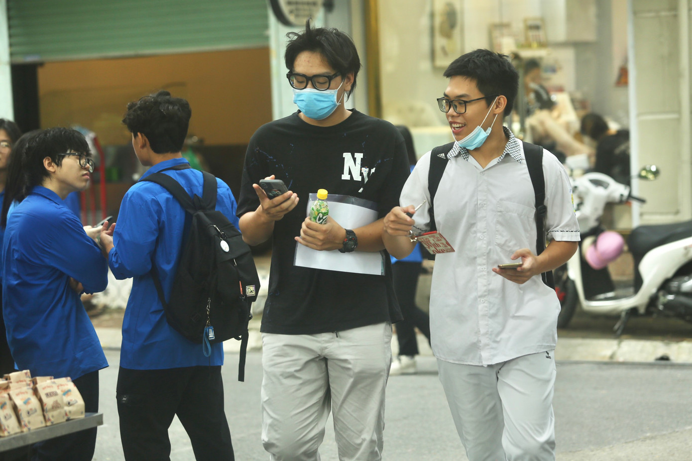 Hơn 1 triệu thí sinh tự tin làm thủ tục thi tốt nghiệp THPT ảnh 7 Hơn 1 triệu thí sinh tự tin làm thủ tục thi tốt nghiệp THPT ảnh 7