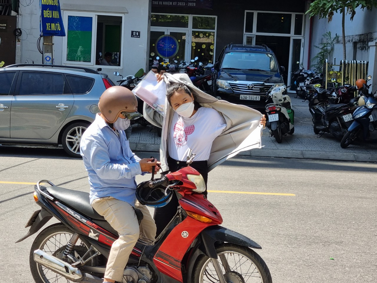 Kết thúc thi môn Toán tốt nghiệp THPT: Thí sinh thở phào nhẹ nhõm ảnh 10