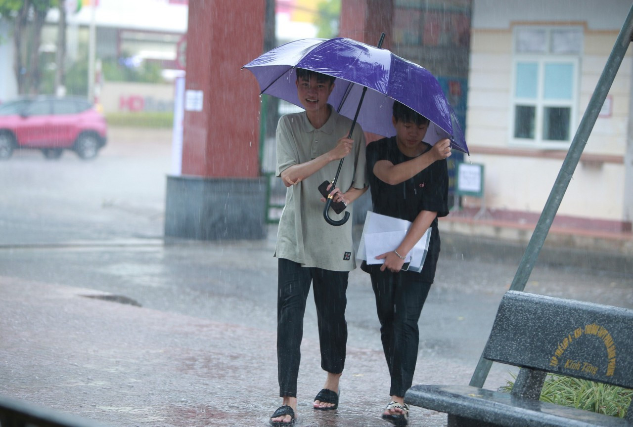 Hơn 1 triệu thí sinh tự tin làm thủ tục thi tốt nghiệp THPT ảnh 35 Hơn 1 triệu thí sinh tự tin làm thủ tục thi tốt nghiệp THPT ảnh 35