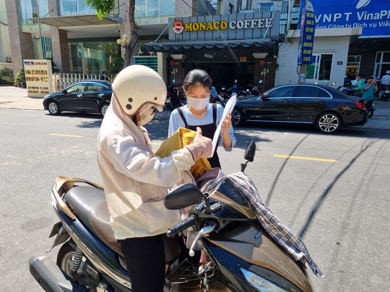 Kết thúc thi tốt nghiệp: Chờ mưa điểm 10 ngoại ngữ ảnh 13 Kết thúc thi tốt nghiệp: Chờ mưa điểm 10 ngoại ngữ ảnh 13