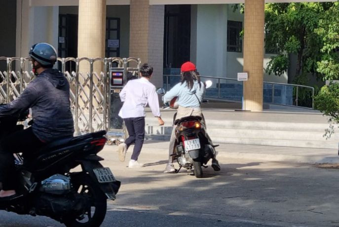 Thí sinh thi tổ hợp KHXH tươi cười, KHTN khó đạt điểm cao ảnh 20 Thí sinh thi tổ hợp KHXH tươi cười, KHTN khó đạt điểm cao ảnh 20