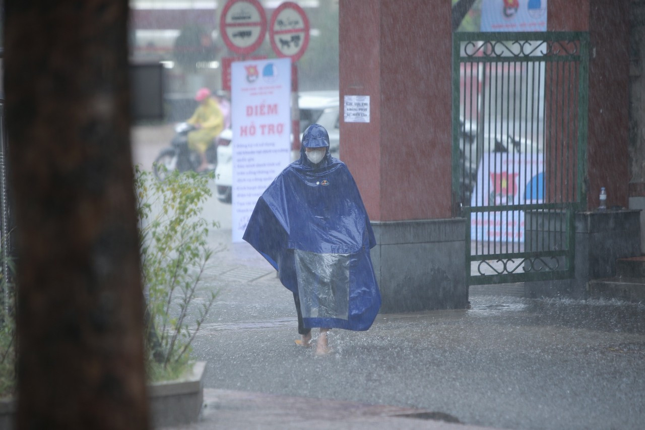 Kết thúc thi môn Toán tốt nghiệp THPT: Thí sinh thở phào nhẹ nhõm ảnh 14