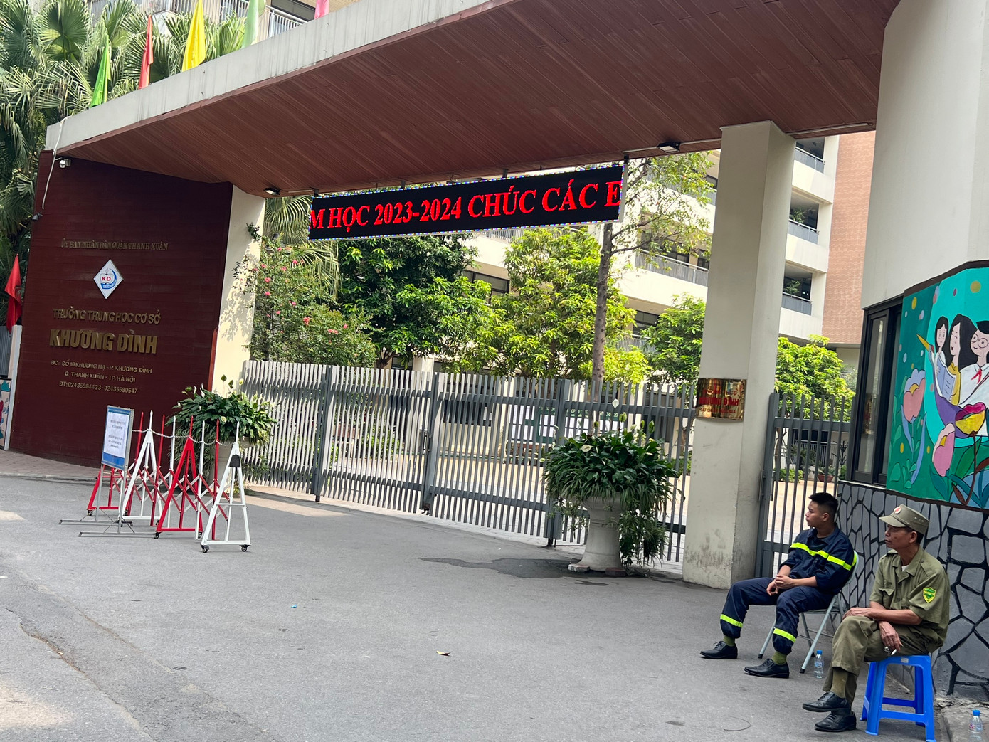 Khu vực thi được bảo vệ an ninh nghiêm ngặt Khu vực thi được bảo vệ an ninh nghiêm ngặt