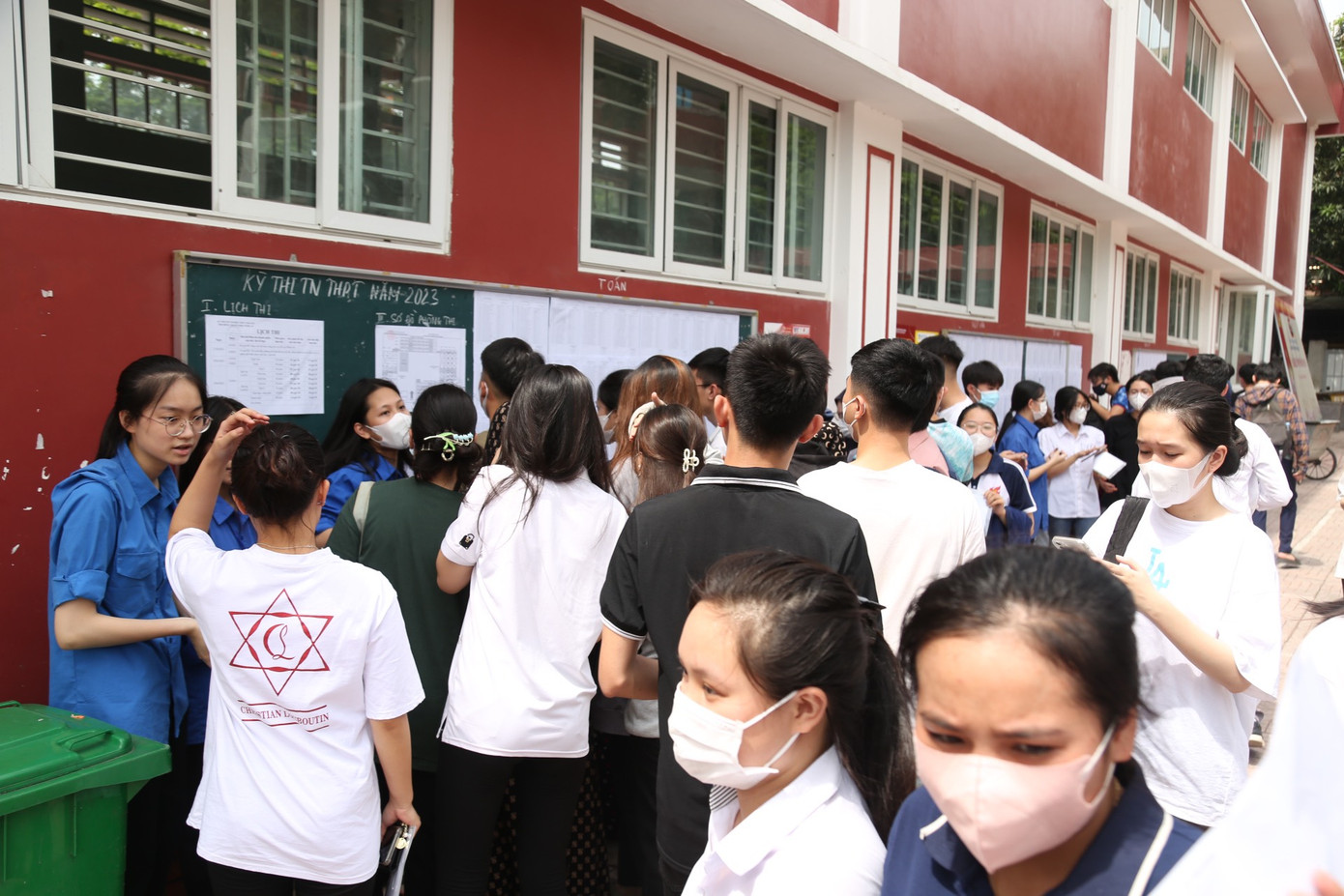 Hơn 1 triệu thí sinh tự tin làm thủ tục thi tốt nghiệp THPT ảnh 22 Hơn 1 triệu thí sinh tự tin làm thủ tục thi tốt nghiệp THPT ảnh 22