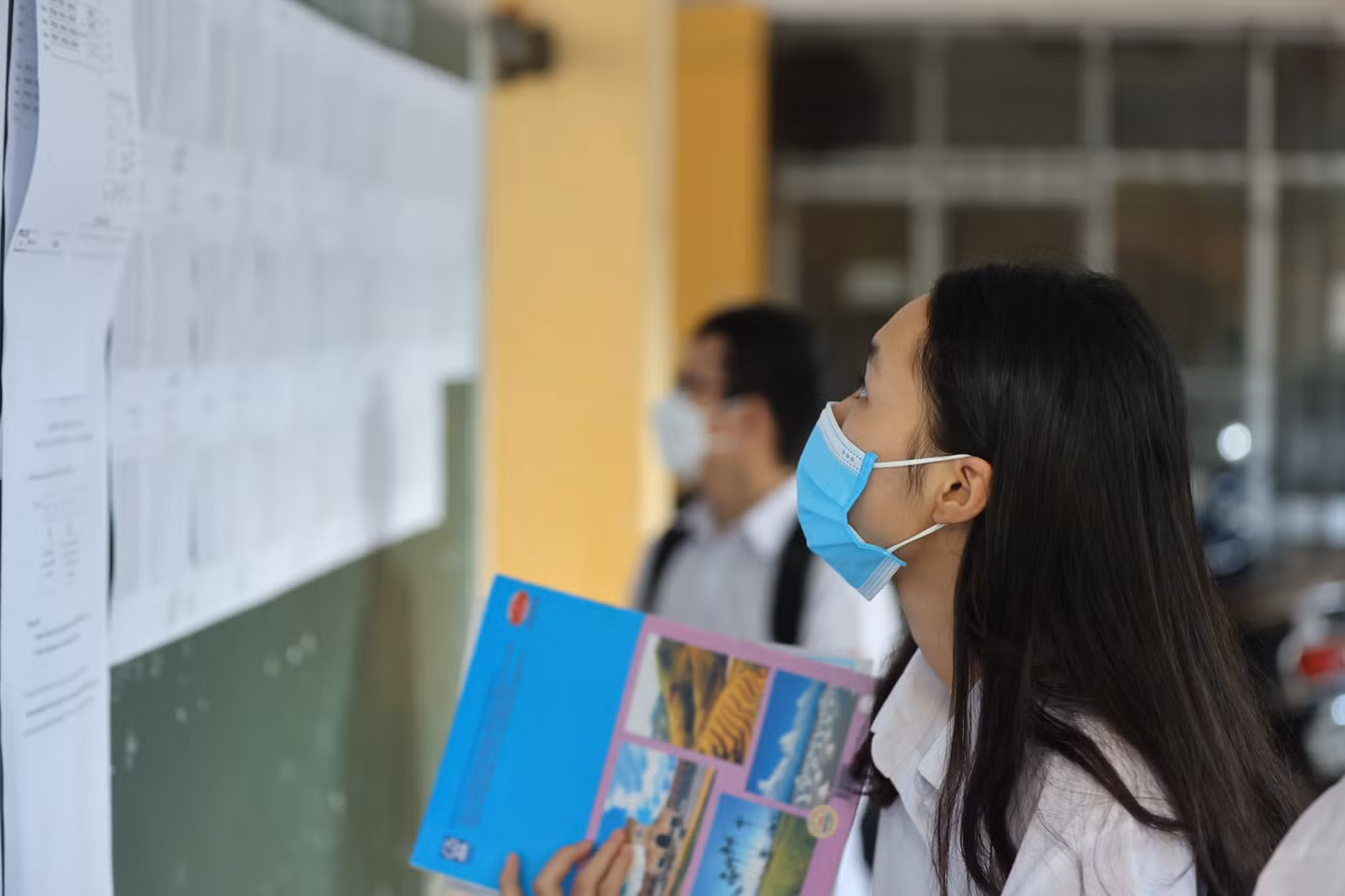 Thí sinh thi tổ hợp KHXH tươi cười, KHTN khó đạt điểm cao ảnh 22