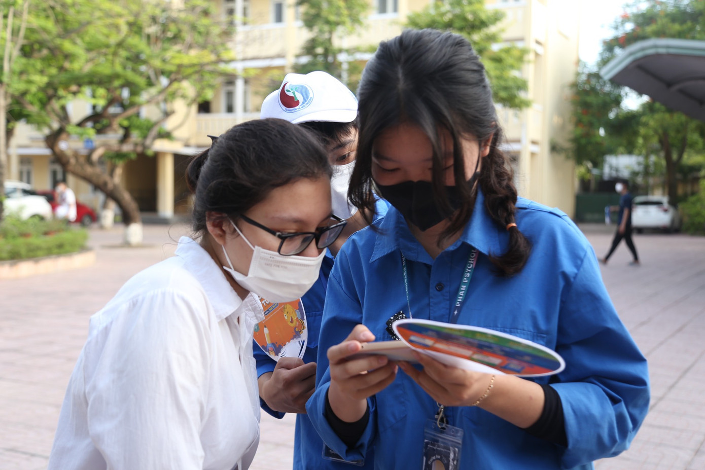 Thí sinh thi tổ hợp KHXH tươi cười, KHTN khó đạt điểm cao ảnh 5 Thí sinh thi tổ hợp KHXH tươi cười, KHTN khó đạt điểm cao ảnh 5