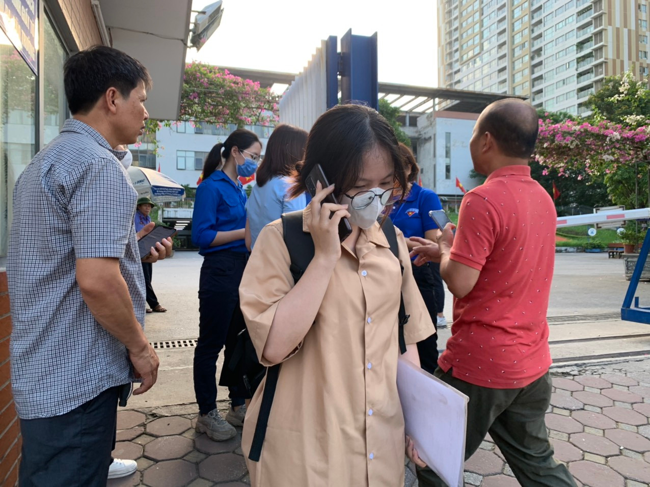 Thí sinh thi tổ hợp KHXH tươi cười, KHTN khó đạt điểm cao ảnh 15 Thí sinh thi tổ hợp KHXH tươi cười, KHTN khó đạt điểm cao ảnh 15