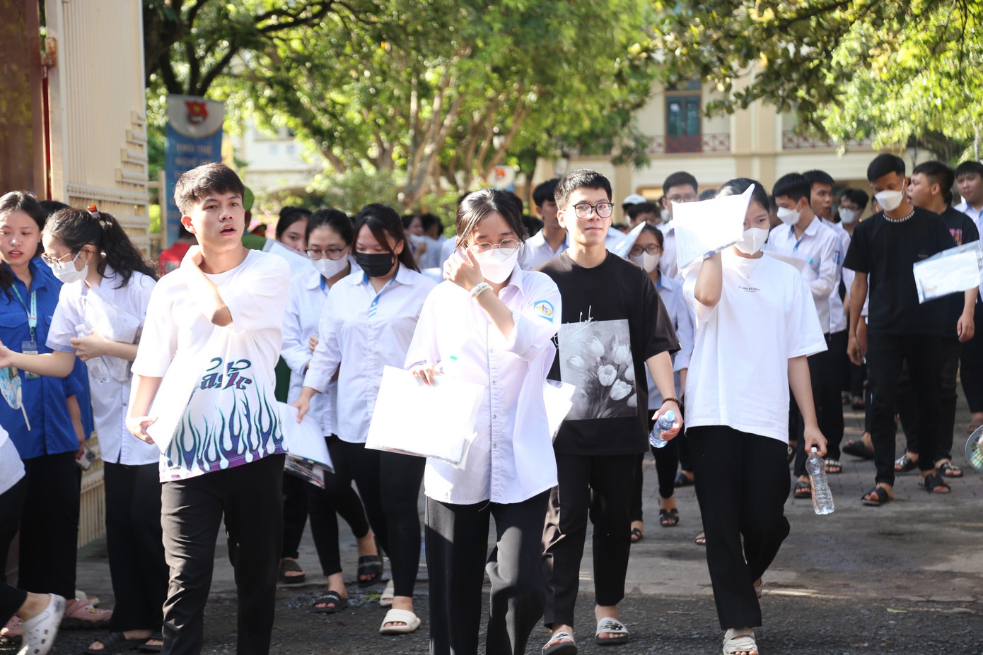 Kết thúc thi môn Toán tốt nghiệp THPT: Thí sinh thở phào nhẹ nhõm ảnh 57