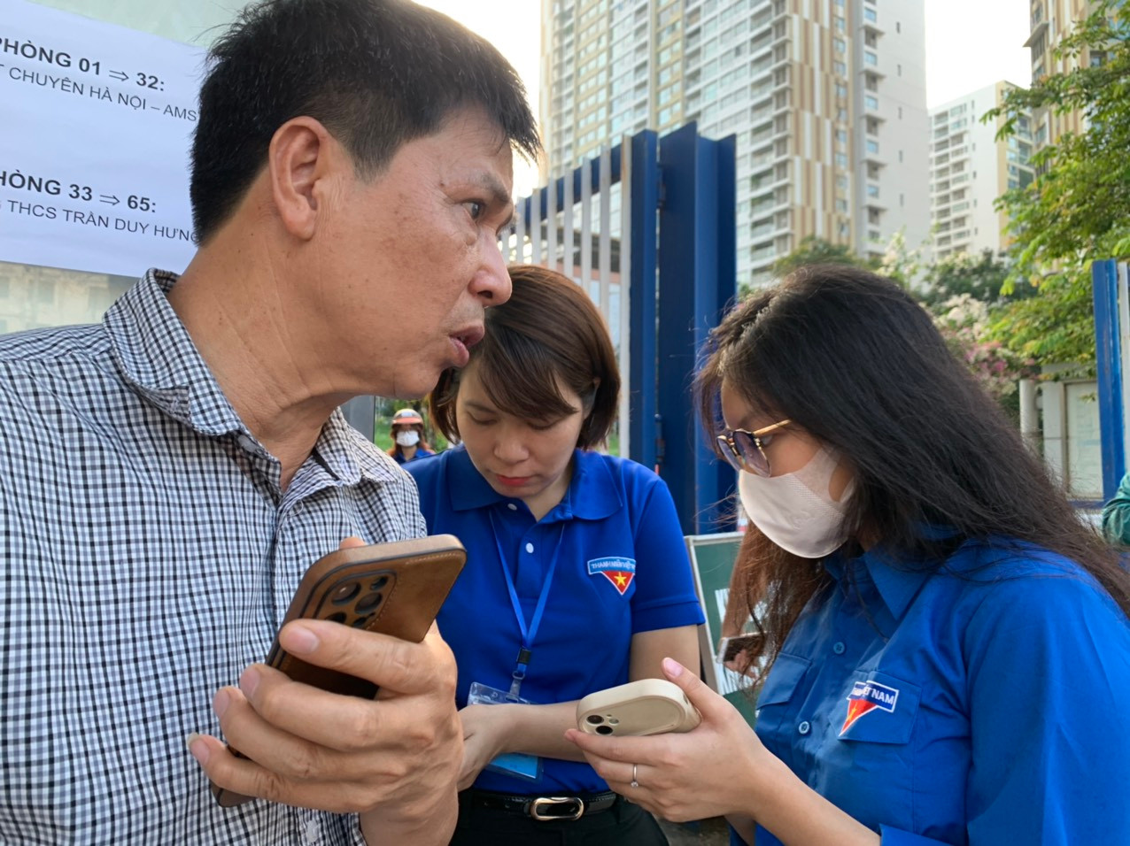 Thí sinh thi tổ hợp KHXH tươi cười, KHTN khó đạt điểm cao ảnh 16 Thí sinh thi tổ hợp KHXH tươi cười, KHTN khó đạt điểm cao ảnh 16