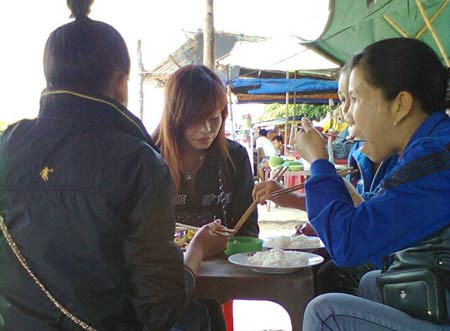 Bữa cơm bụi của dân sòng bài