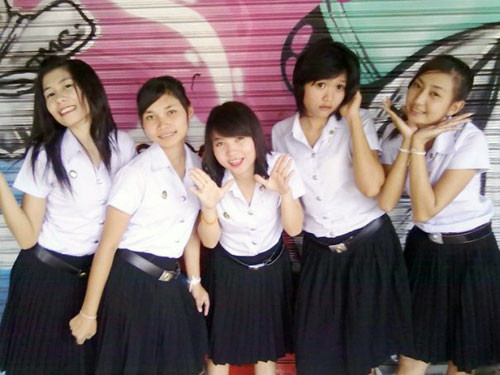 Đồng phục năm nhất vẫn mang nét thơ ngây. Đồng phục năm nhất vẫn mang nét thơ ngây