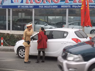 Thái độ ứng xử của CSGT luôn được người dân quan tâm. Ảnh: Đ.T