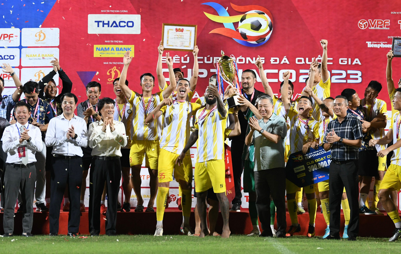 Đông Á Thanh Hoá lần thứ hai giành Siêu cúp sau khi đánh bại Công an Hà Nội 3-1 ảnh 69 Đông Á Thanh Hoá lần thứ hai giành Siêu cúp sau khi đánh bại Công an Hà Nội 3-1 ảnh 69