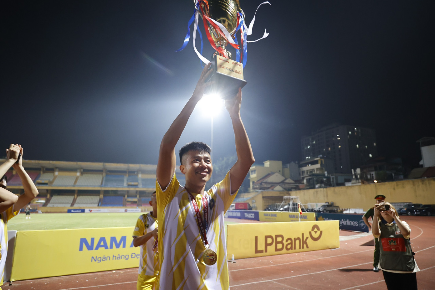 Đông Á Thanh Hoá lần thứ hai giành Siêu cúp sau khi đánh bại Công an Hà Nội 3-1 ảnh 74 Đông Á Thanh Hoá lần thứ hai giành Siêu cúp sau khi đánh bại Công an Hà Nội 3-1 ảnh 74