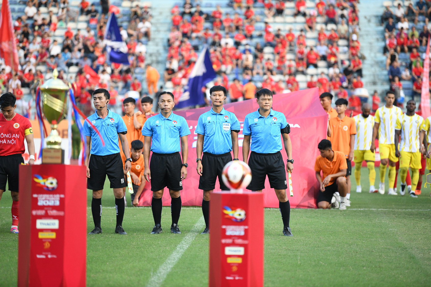 Đông Á Thanh Hoá lần thứ hai giành Siêu cúp sau khi đánh bại Công an Hà Nội 3-1 ảnh 17 Đông Á Thanh Hoá lần thứ hai giành Siêu cúp sau khi đánh bại Công an Hà Nội 3-1 ảnh 17