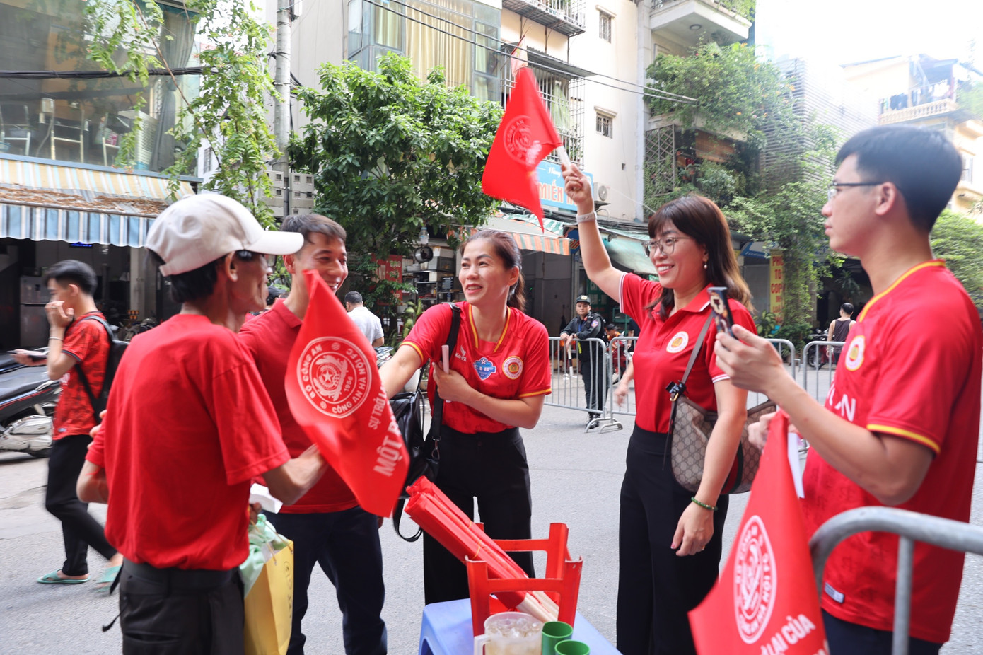 Sân vận động Hàng Đẫy sôi động trước trận Siêu cúp lịch sử ảnh 22