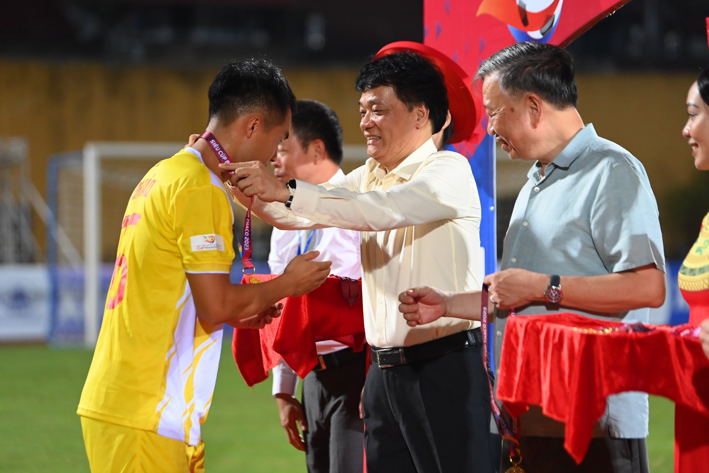 Đông Á Thanh Hoá lần thứ hai giành Siêu cúp sau khi đánh bại Công an Hà Nội 3-1 ảnh 65 Đông Á Thanh Hoá lần thứ hai giành Siêu cúp sau khi đánh bại Công an Hà Nội 3-1 ảnh 65