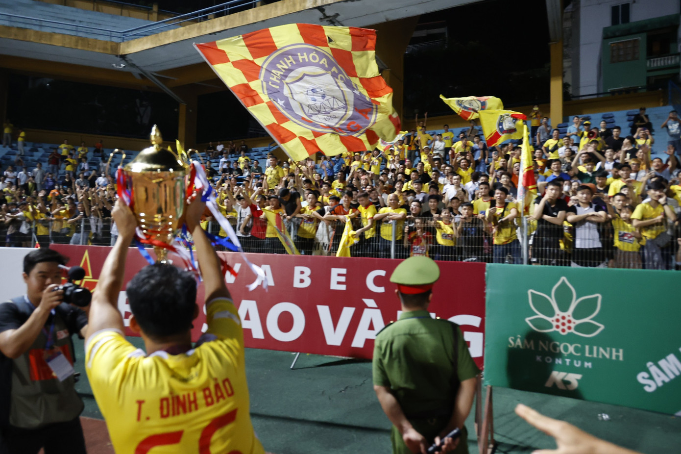 Đông Á Thanh Hoá lần thứ hai giành Siêu cúp sau khi đánh bại Công an Hà Nội 3-1 ảnh 75 Đông Á Thanh Hoá lần thứ hai giành Siêu cúp sau khi đánh bại Công an Hà Nội 3-1 ảnh 75