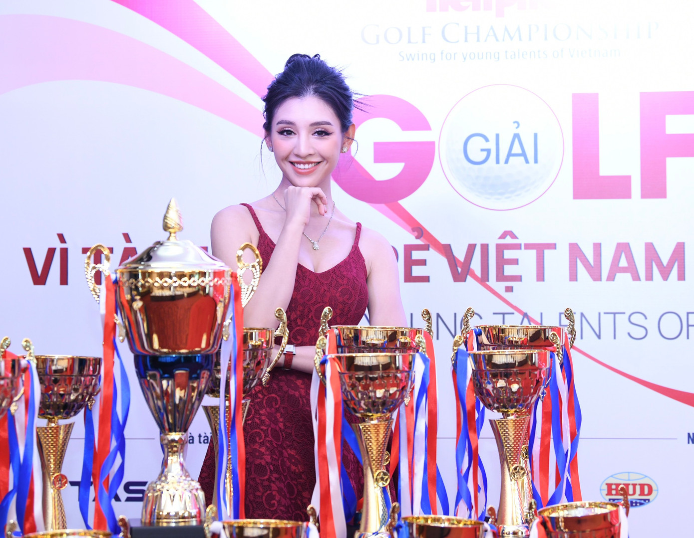 Người đẹp Thanh Tú đồng hành cùng Tiền Phong Golf Championship. Người đẹp Thanh Tú đồng hành cùng Tiền Phong Golf Championship.
