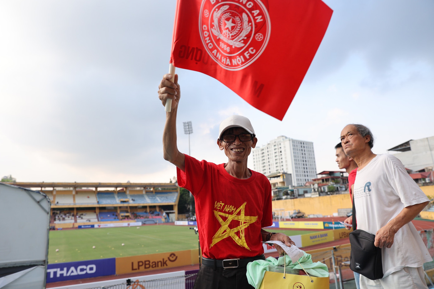 Sân vận động Hàng Đẫy sôi động trước trận Siêu cúp lịch sử ảnh 23