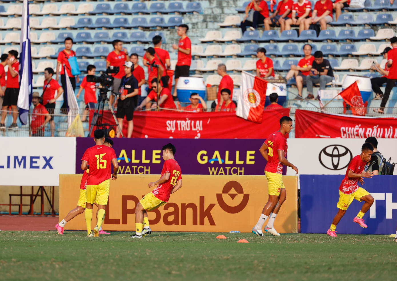 Sân vận động Hàng Đẫy sôi động trước trận Siêu cúp lịch sử ảnh 34