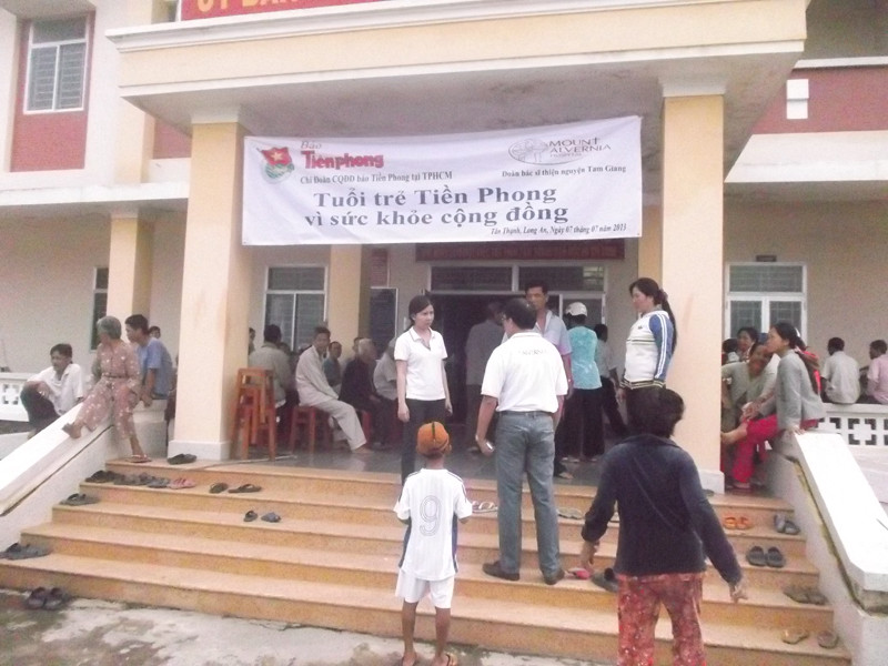 Người dân háo hức chờ đợi từ rất sớm