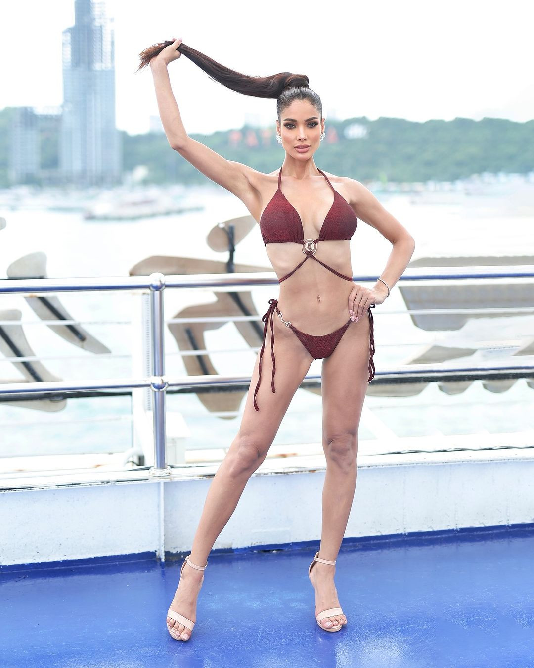 Đại diện Colombia - María Angélica Valero được nhiều diễn đàn sắc đẹp dự đoán đăng quang. Cô là á hậu 3 Hoa hậu Hòa bình Colombia 2024, được đôn lên thay thế ngôi vị hoa hậu sau khi người đẹp Dennis Cuadrado từ bỏ danh hiệu vì lý do cá nhân. Maria Angelica Valero là người mẫu và là cái tên quen thuộc với giới sắc đẹp. Cô được đánh giá cao với nét đẹp hiện đại, sắc sảo và hình thể nóng bỏng, phù hợp với tiêu chí của cuộc thi Miss Grand.