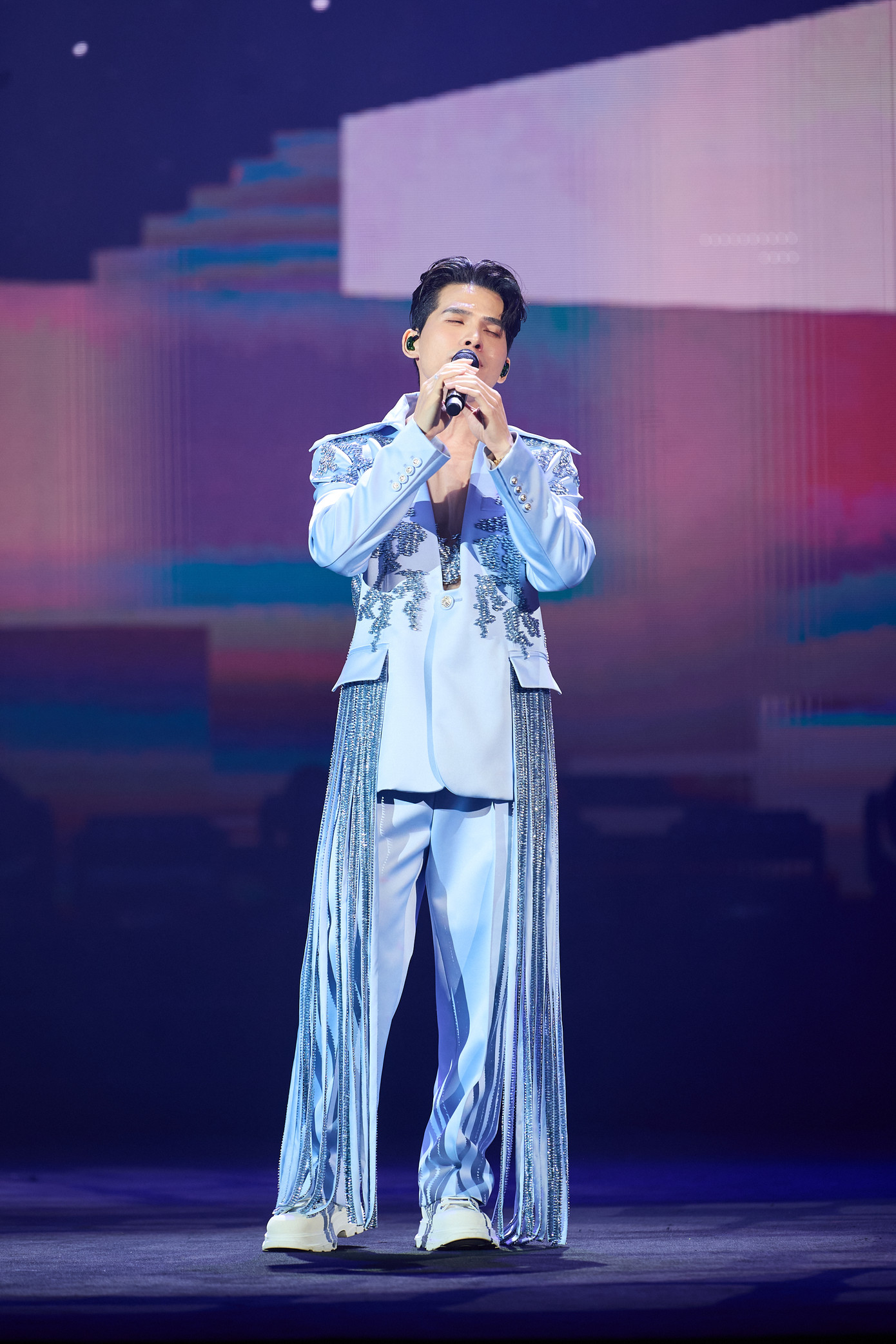 Tối 13/10, live show Skynote kỷ niệm 20 năm ca hát của Quốc Thiên đã diễn ra tại Trung tâm Hội nghị Quốc gia Hà Nội với sự tham dự của khoảng 4.000 khán giả. Quyết định chọn Trung tâm Hội nghị Quốc gia Hà Nội cho live concert không phải là điều dễ dàng với bất kỳ nghệ sĩ nào. Trước live show này, ca sĩ Bằng Kiều nhận định: "Khán giả Hà Nội rất khó tính, và chỉ có những nghệ sĩ thực sự có sức hút mới có thể bán được vé concert tại đây".