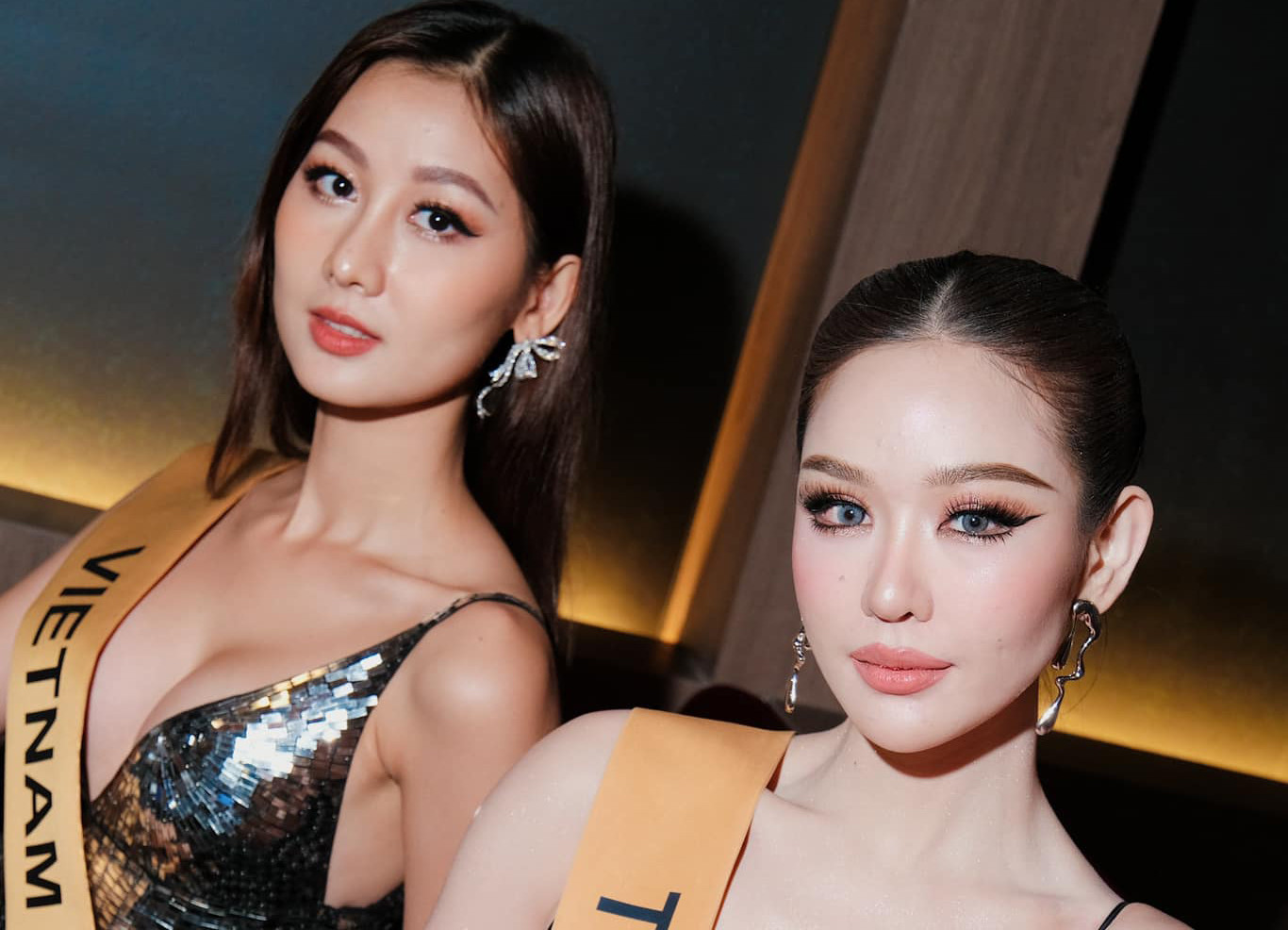 Người đẹp Thái Lan thân thiết với đại diện Việt Nam.