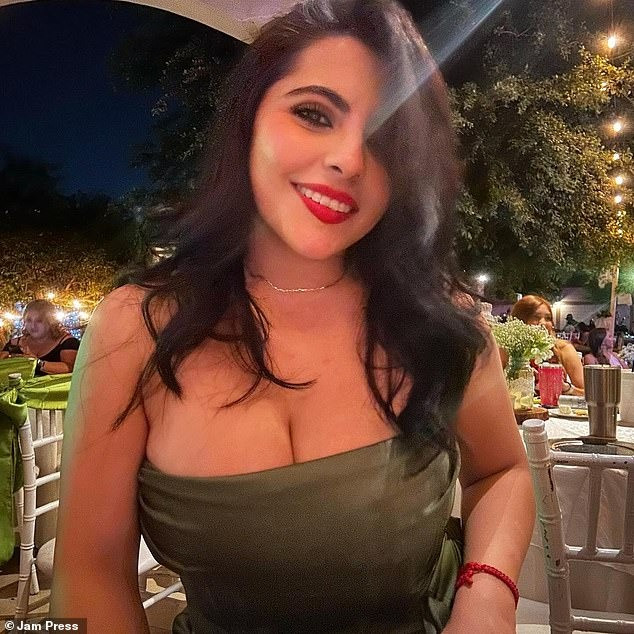 Samanta Villarreal qua đời sau tai nạn xe hơi.