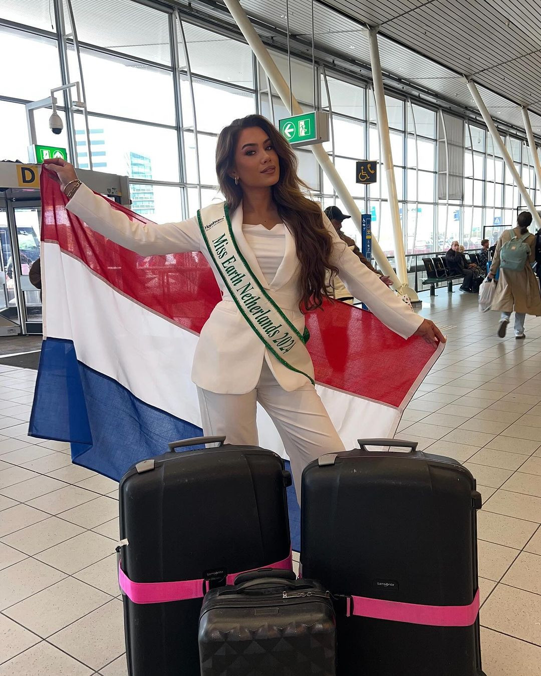 Đại diện Hà Lan - Faylinn Pattileamonia đã khởi hành sang Philippines để nhập cuộc cùng các thí sinh. Người đẹp đang theo học ngành truyền thông và làm người mẫu. Cô theo đuổi những cam kết lâu dài trong việc chống lại ô nhiễm nhựa ở đại dương.