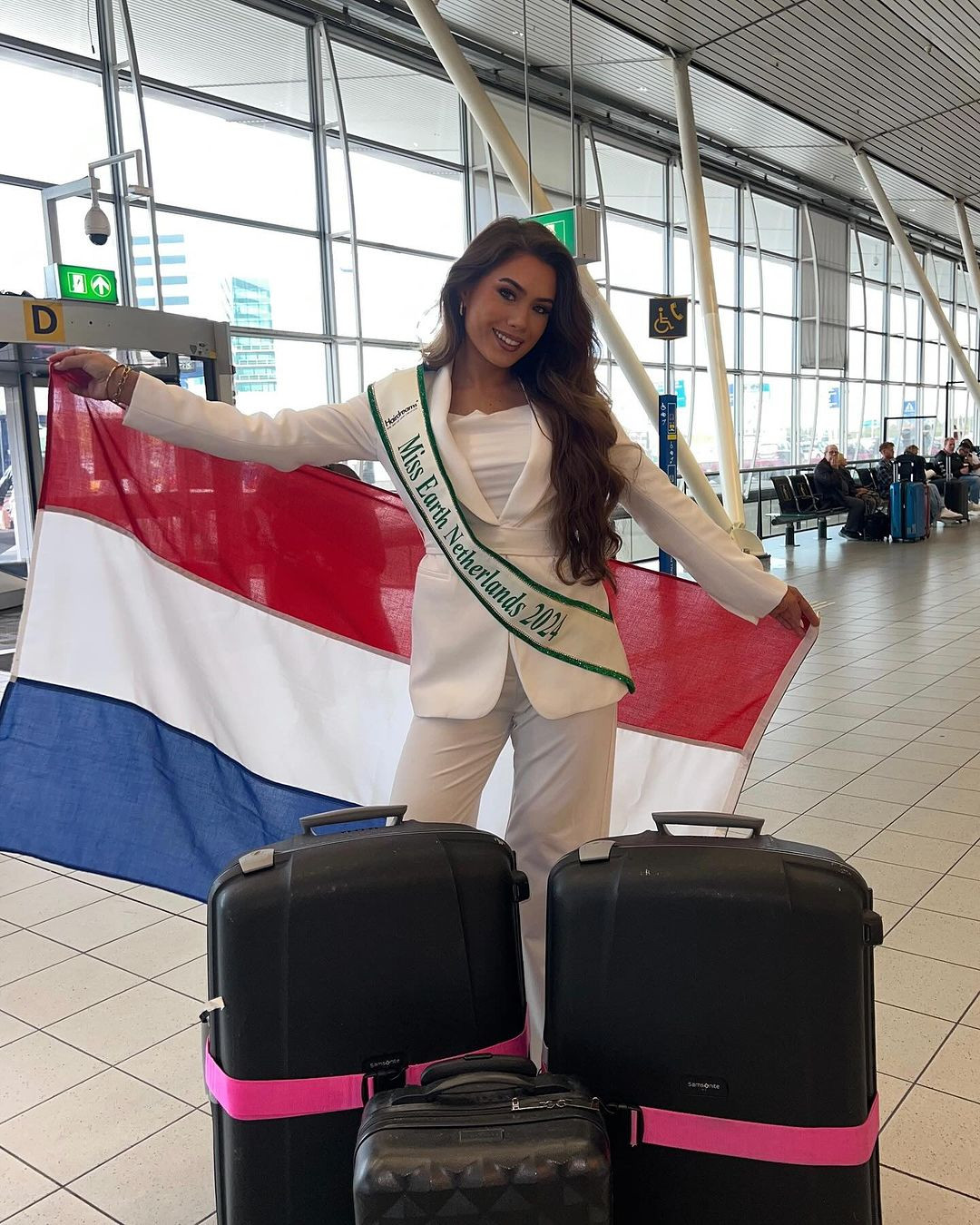 Đại diện Hà Lan - Faylinn Pattileamonia đã khởi hành sang Philippines để nhập cuộc cùng các thí sinh. Người đẹp đang theo học ngành truyền thông và làm người mẫu. Cô theo đuổi những cam kết lâu dài trong việc chống lại ô nhiễm nhựa ở đại dương.