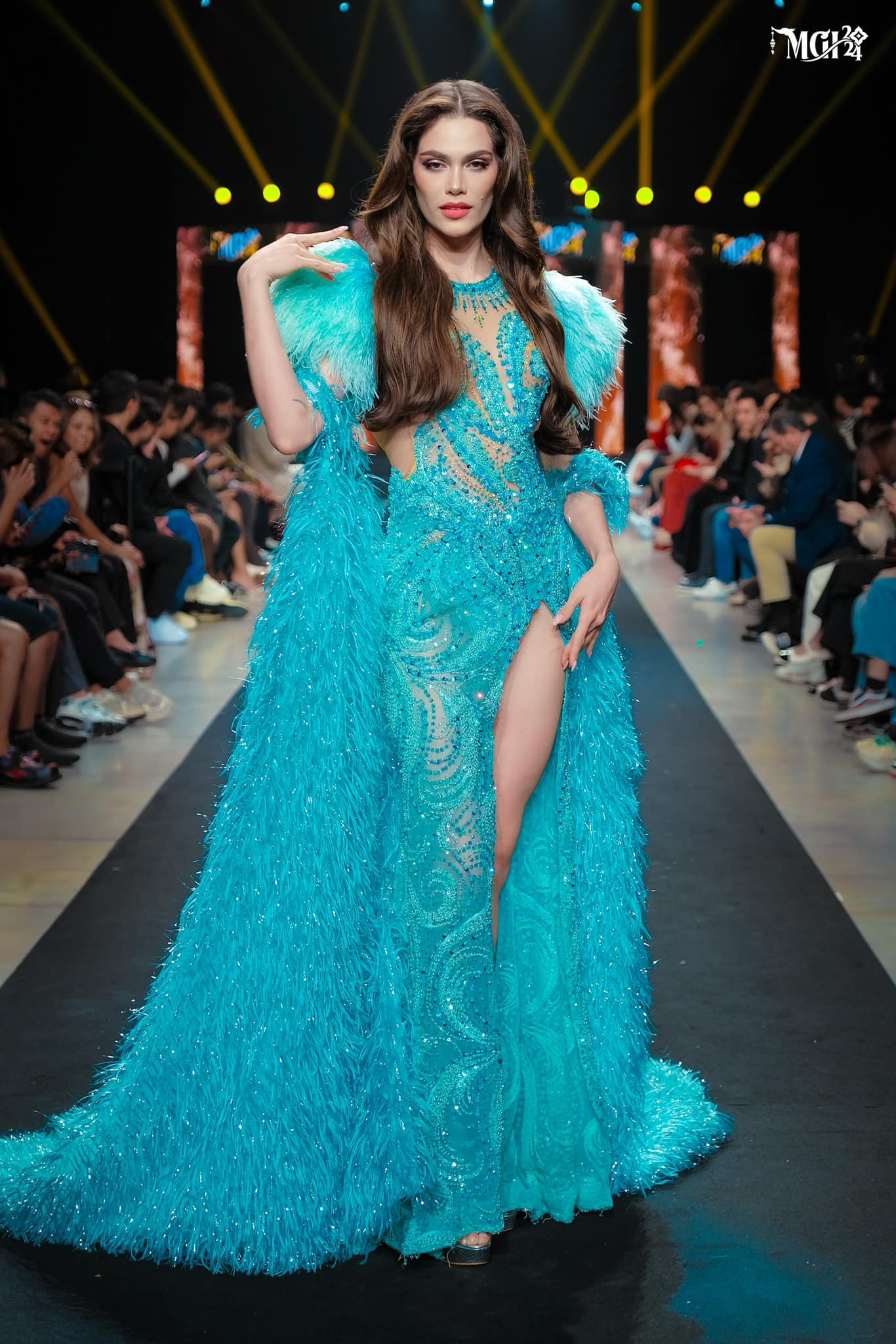 Theo lịch trình, ngày 11/10, 72 thí sinh di chuyển tới Pattaya tham gia một số hoạt động trước khi trở về Bangkok dự các phần thi chính.