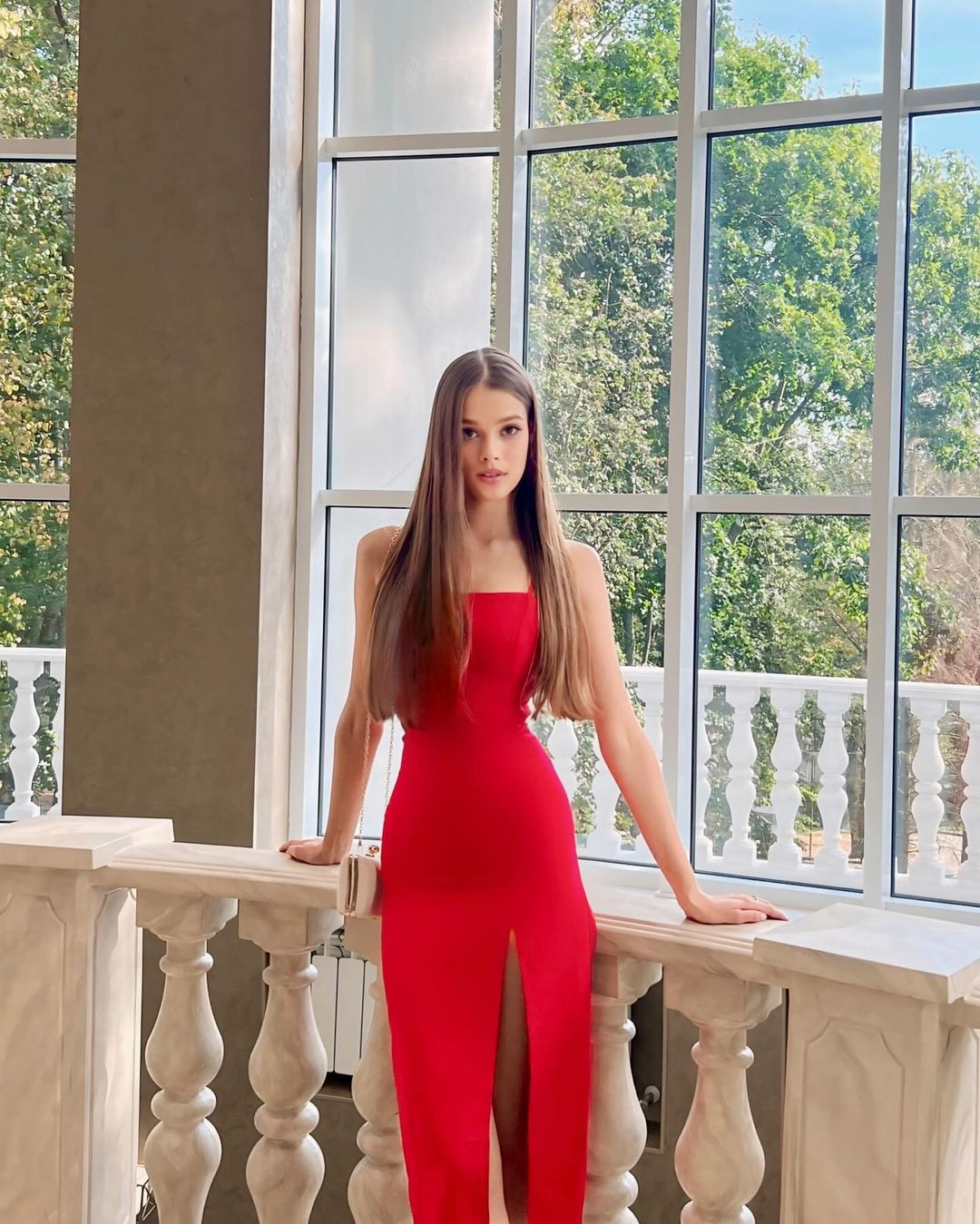 Sau chung kết, nhan sắc của Valentina Alekseeva nhận nhiều lời khen ngợi từ khán giả. Cô có mái tóc vàng và đôi mắt to cuốn hút. Vẻ đẹp của tân Hoa hậu Nga được nhận xét trong sáng, xinh đẹp như búp bê.