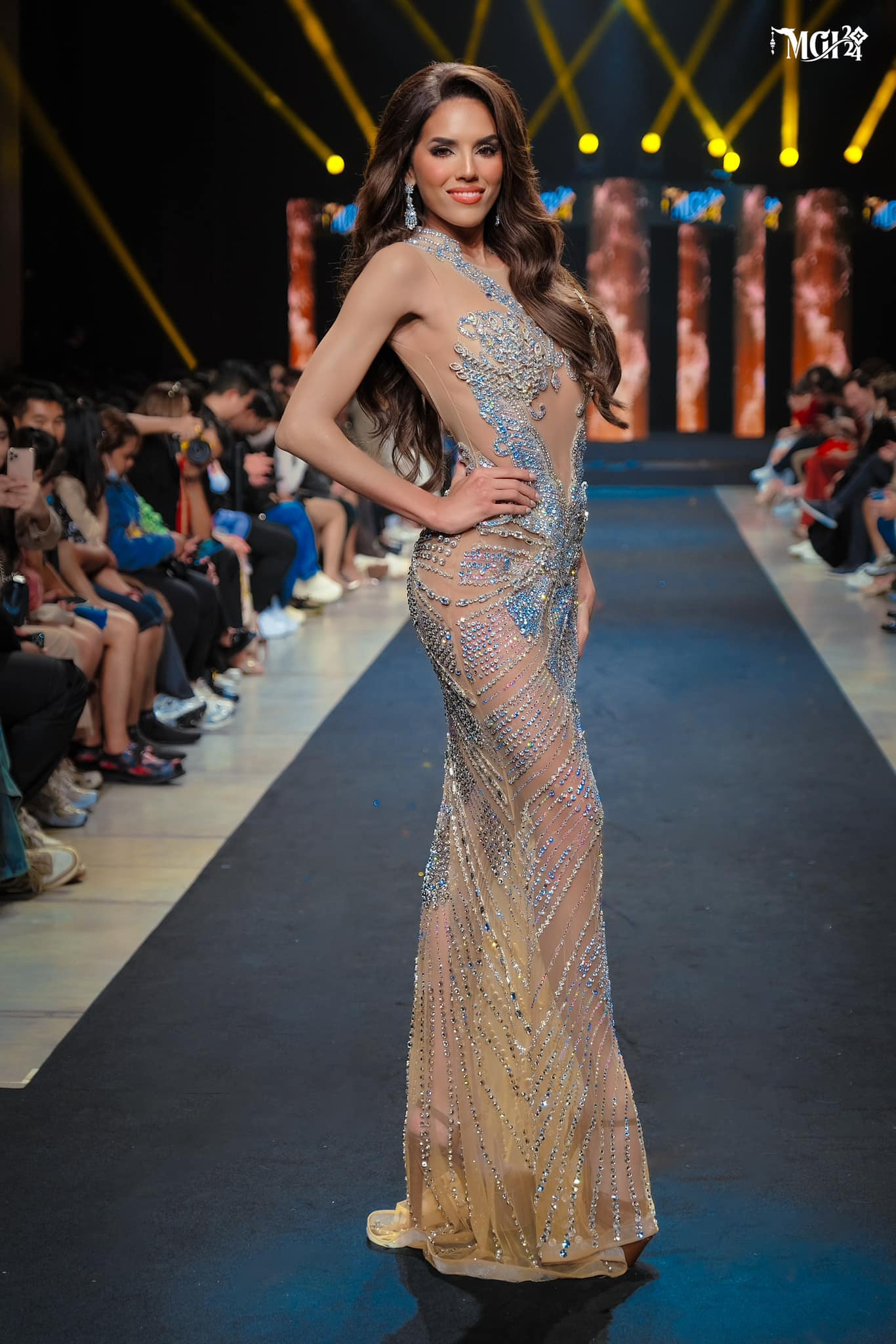 Theo lịch trình, ngày 11/10, 72 thí sinh di chuyển tới Pattaya tham gia một số hoạt động trước khi trở về Bangkok dự các phần thi chính.