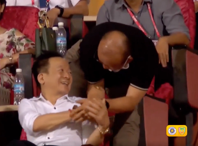 Bầu Hiển khẳng định luôn ủng hộ HLV Park Hang-seo nhưng nhà cầm quân Hàn Quốc cần thay đổi.