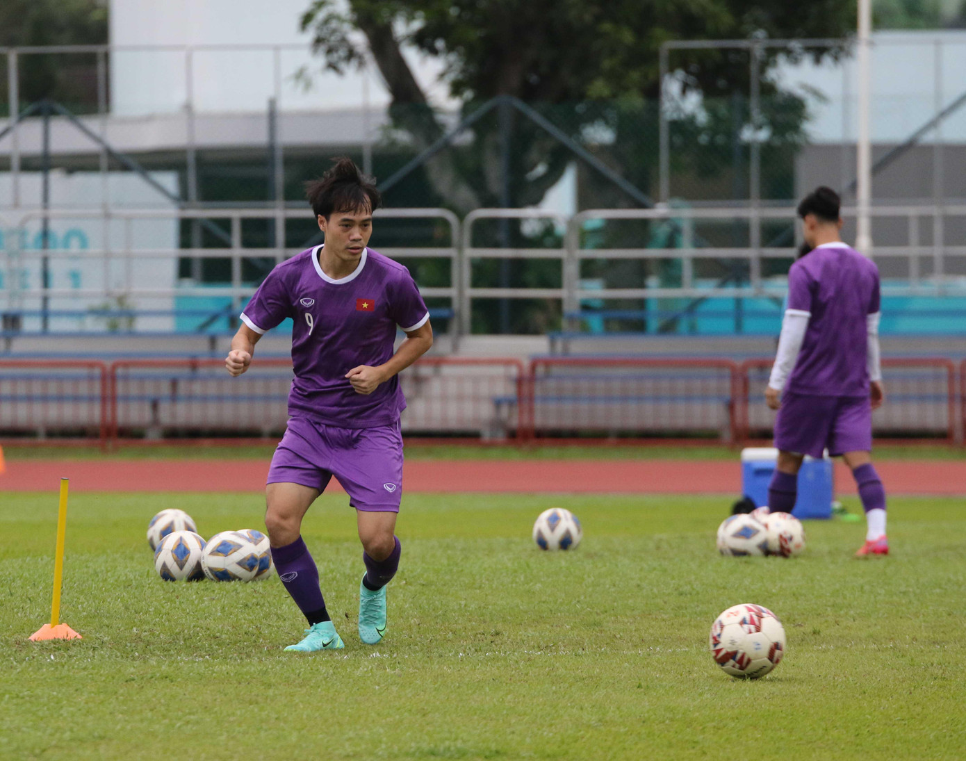 Văn Toàn chờ cơ hội được ông Park cho làm &quot;kép chính&quot; ở AFF Cup 2020.