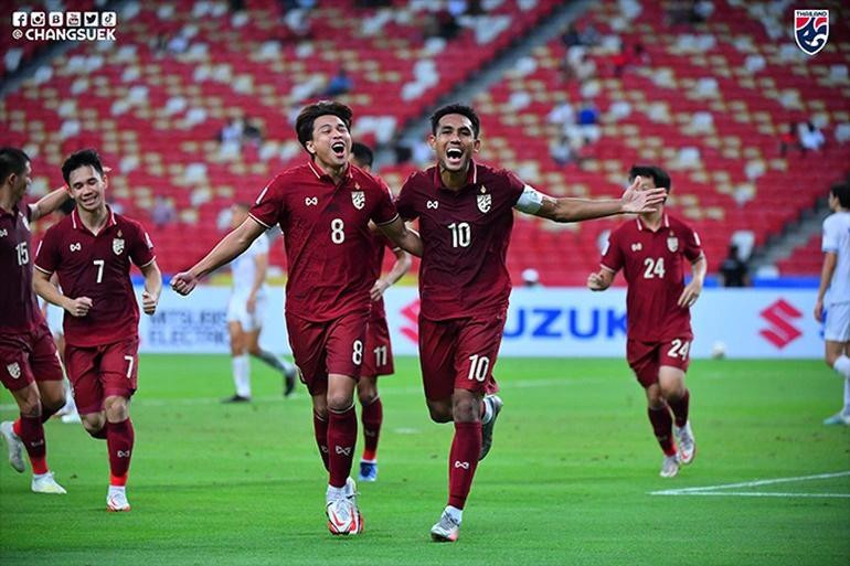 Teerasil Dangda toả sáng ở tuổi 33 với 4 bàn thắng tại vòng đấu bảng AFF Cup 2020.