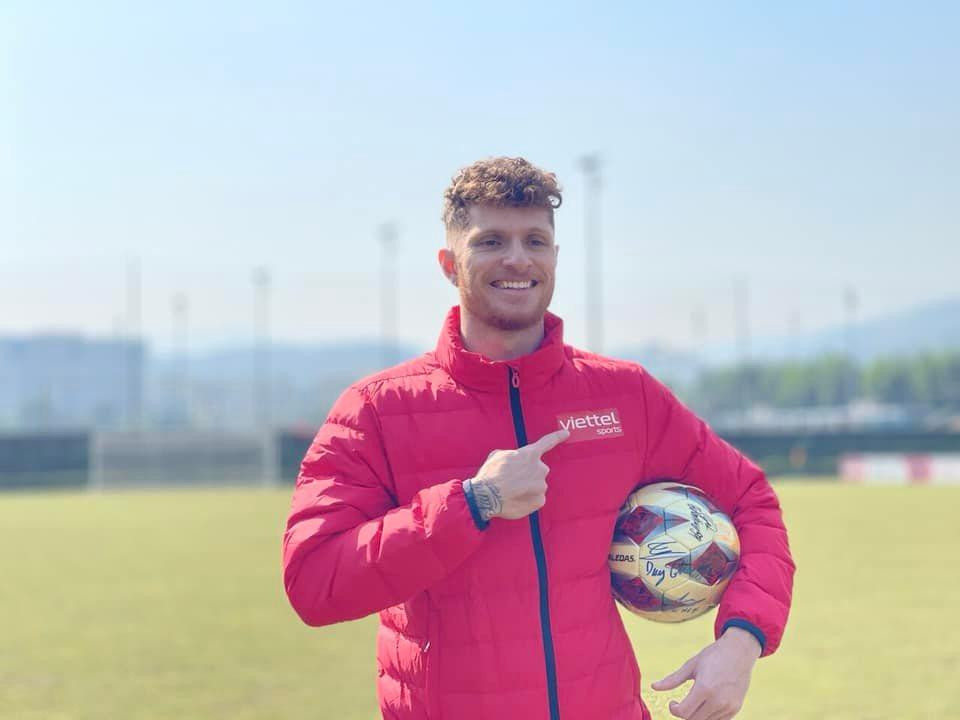 Geovane Magno chính thức ra mắt trong màu áo Viettel, hứa hẹn tái hợp cùng đồng đội Pedro Paulo. (ảnh Hà Phạm)
