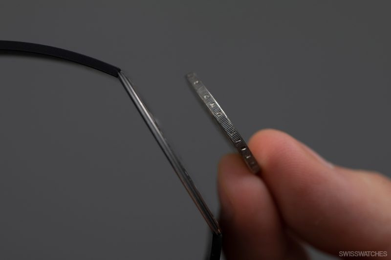 So sánh độ mỏng của đồng hồ Richard Mille RM UP-01 Ferrari (trái) và đồng xu 2 euro (Ảnh: Swisswatches Magazine). So sánh độ mỏng của đồng hồ Richard Mille RM UP-01 Ferrari (trái) và đồng xu 2 euro (Ảnh: Swisswatches Magazine).