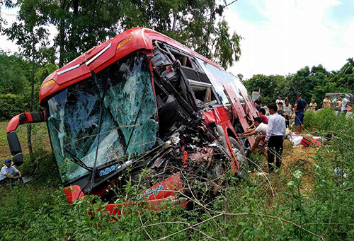 BẢN TIN ATGT: Xe chở sắt lao xuống vực, 3 người tử vong ảnh 6