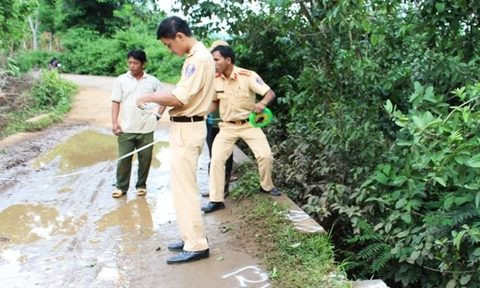 BẢN TIN ATGT: Xe chở sắt lao xuống vực, 3 người tử vong ảnh 5
